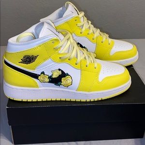 White/Yellow Nike air jordan 1’s,